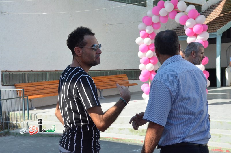 كفرقاسم- فيديو: نواب وأعضاء المجلس البلدي يشاركون الطلاب افتتاح عامهم الدراسي  باجواء بهيجة .